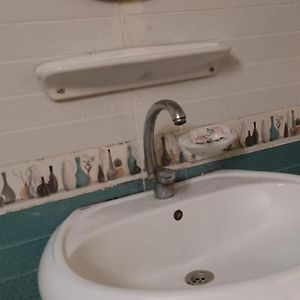 Camera tripla economica